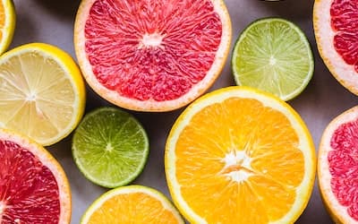 Des tranches d’oranges et de citrons