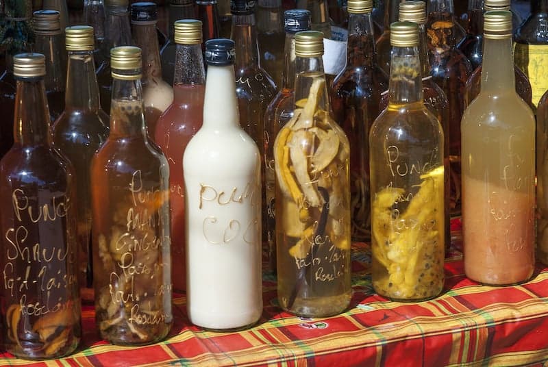 Bouteilles de rum Arrangés