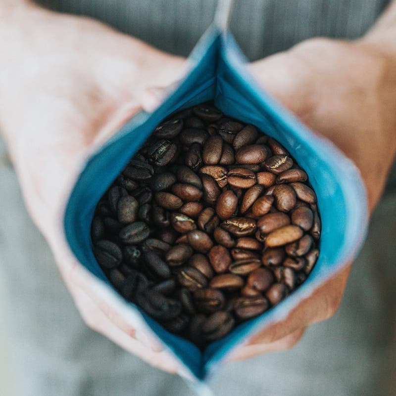 Sachet de grains de cafe