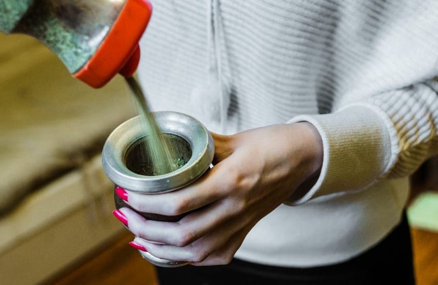 Faire une tasse de mate