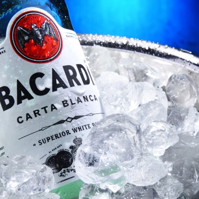 Les origines et la fabrication du rhum blanc